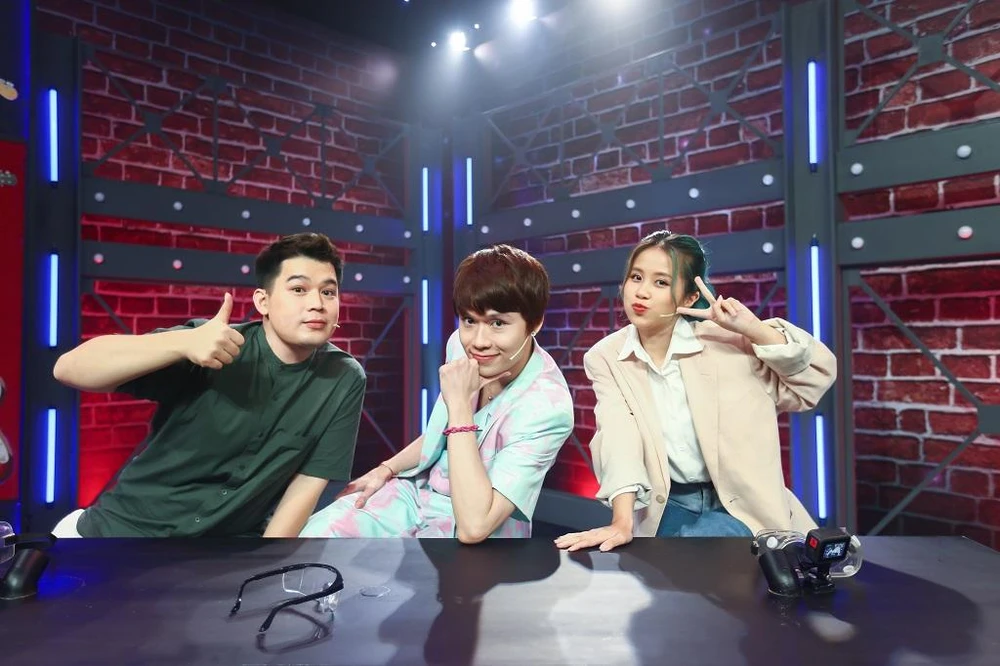 Đội trưởng Quang Trung cùng các thành viên của mình.