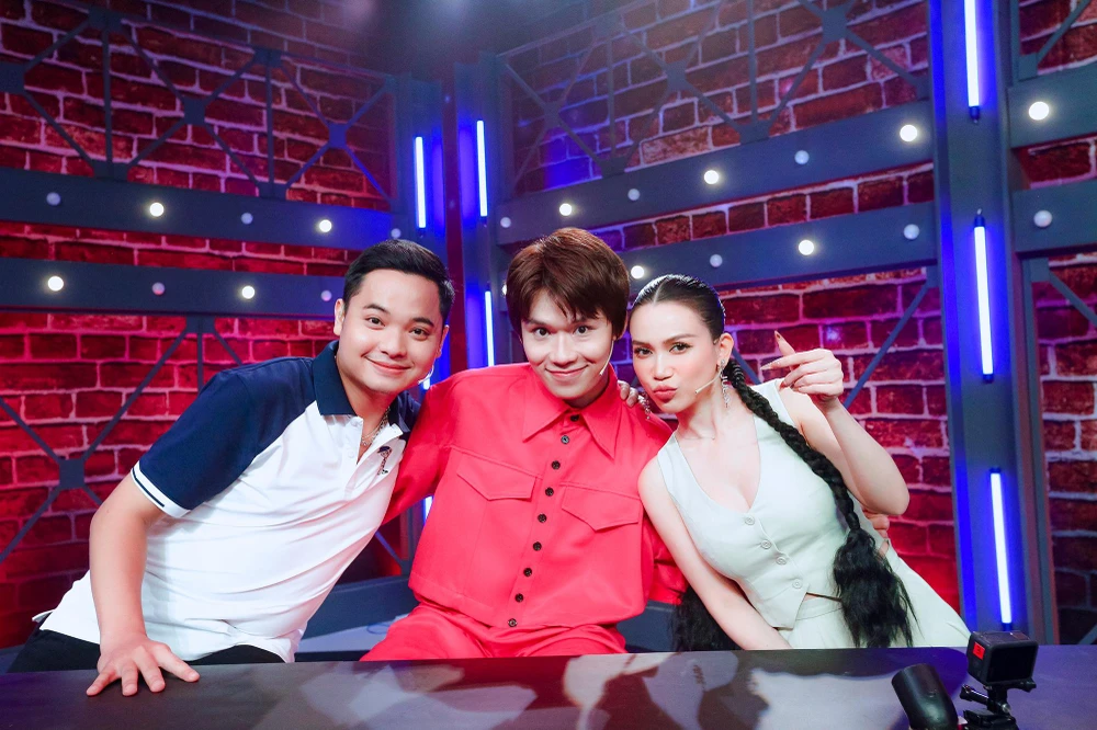 Đội "Bông màu cam" do Quang Trung làm đội trưởng. Đội "Bông màu cam" do Quang Trung làm đội trưởng.