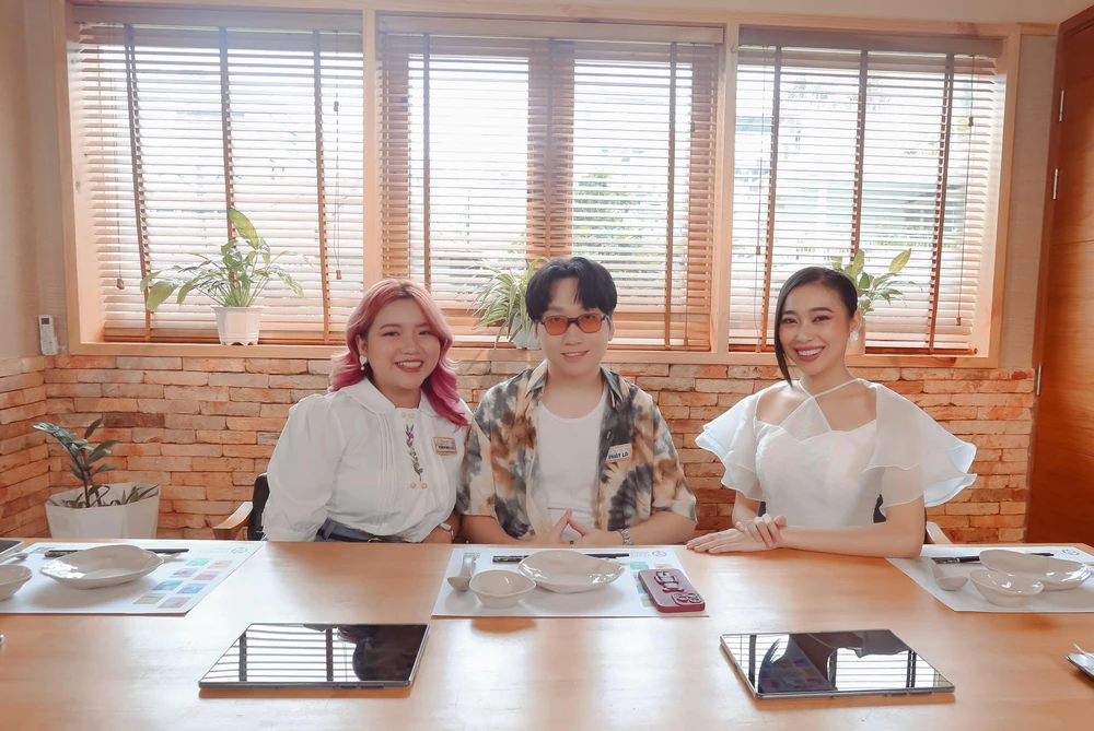 Tại hậu trường chương trình 'Quán ăn hạnh phúc', Nguyên Thảo đã có những chia sẻ thú vị xoay quanh chuyện thi hoa hậu của mình.