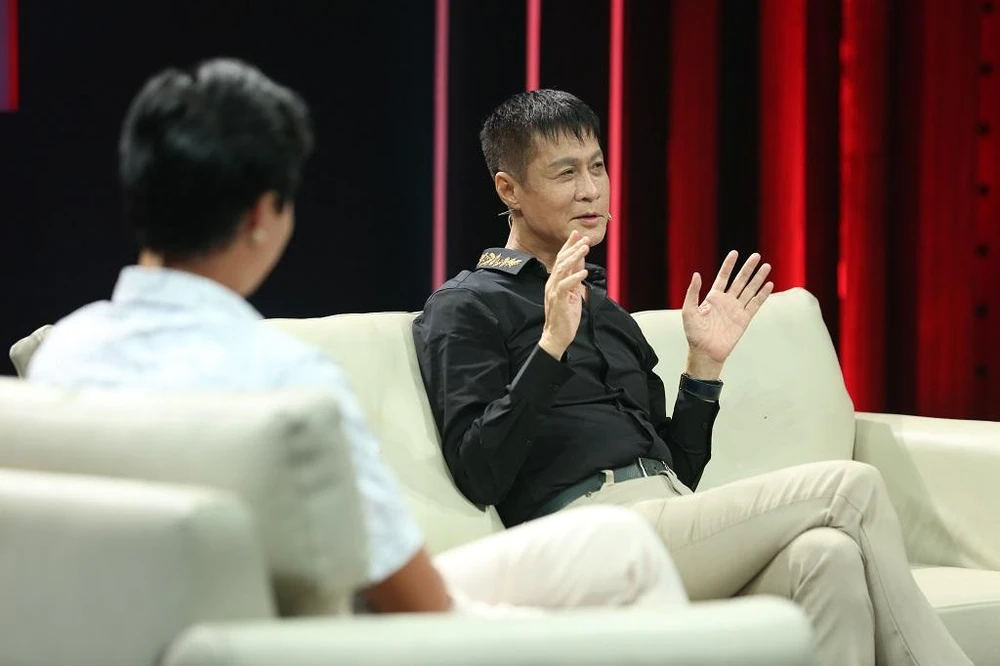 Đạo diễn Lê Hoàng