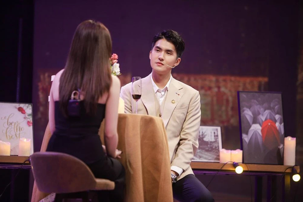 Bất ngờ được tỏ tình khi chưa từng có kỷ niệm gì với nhau, Nguyên Trực không khỏi ngại ngùng và hồi hộp.