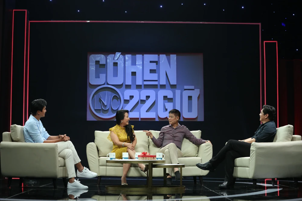 Đạo diễn Lê Hoàng, đạo diễn Đức Thịnh và diễn viên Quang Tuấn cùng khách mời diễn viên Ngân Quỳnh. Ảnh: BEE