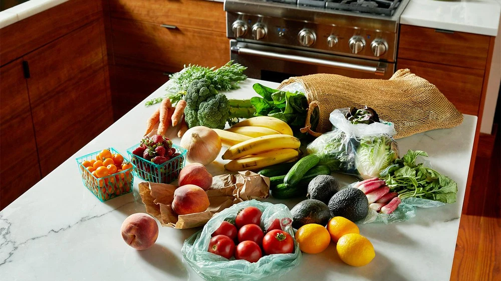 Bổ sung những thực phẩm giàu chất xơ vào chế độ ăn uống có thể giúp giảm mỡ bụng. Ảnh: Aya Brackett