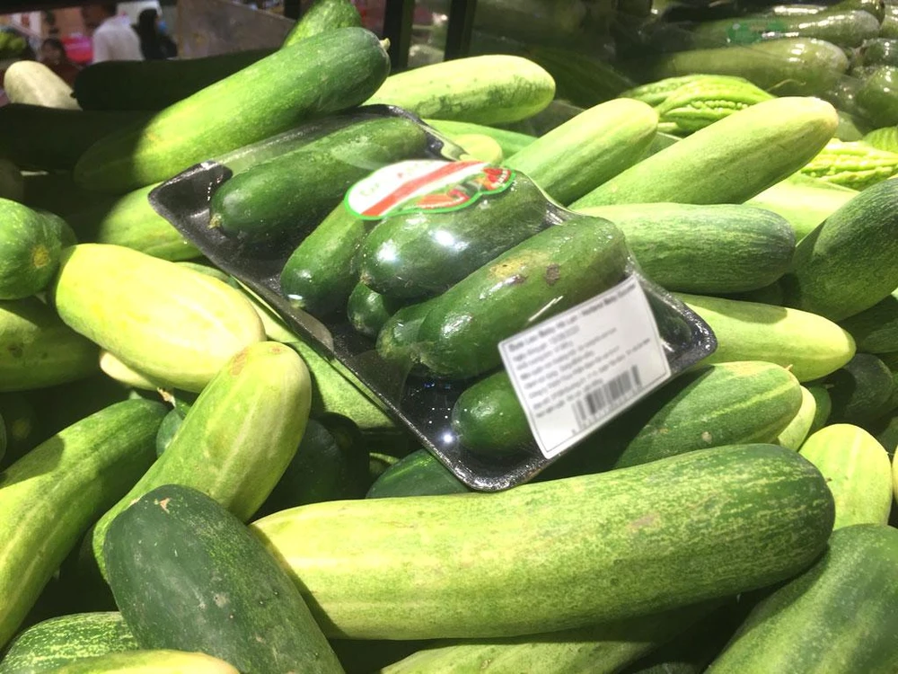 Dưa chuột là một loại thực phẩm có tính kiềm, do đó giúp trung hòa axit. Ảnh: NHẬT LINH