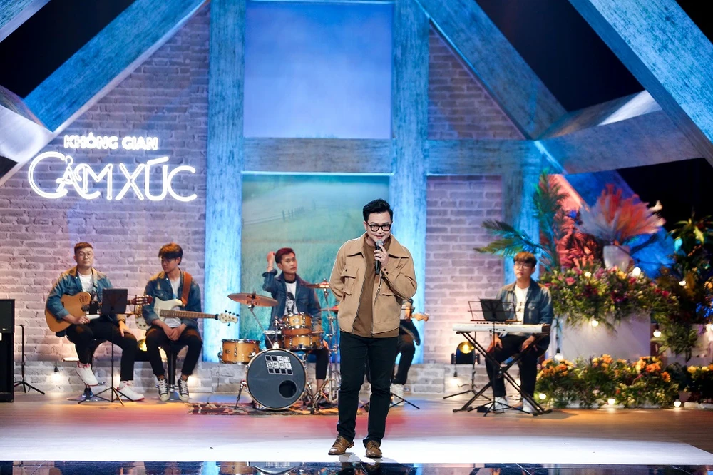 Đến với chương trình ngoài những ca khúc là những câu chuyện, những chia sẻ chân thật nhất của dàn cast chính. Đến với chương trình ngoài những ca khúc là những câu chuyện, những chia sẻ chân thật nhất của dàn cast chính.