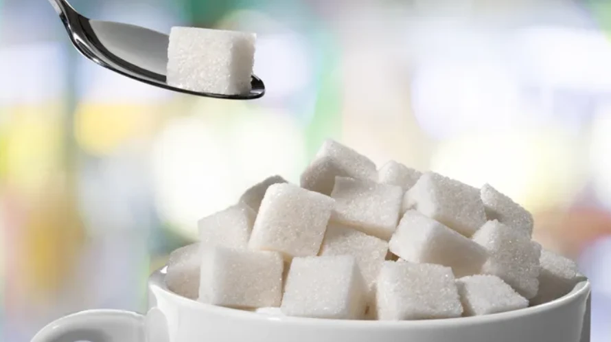 Hướng dẫn chế độ ăn uống của người Mỹ (từ Bộ Y tế và Dịch vụ Nhân sinh) khuyến nghị hạn chế đường bổ sung dưới 10% tổng lượng calo hàng ngày. Ảnh: iStock