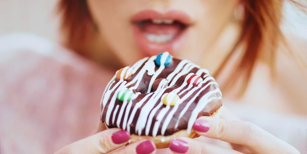 Thèm đường đôi khi có thể là kết quả của chế độ ăn uống kém hoặc không đầy đủ. Ảnh: Aja Koska/iStock