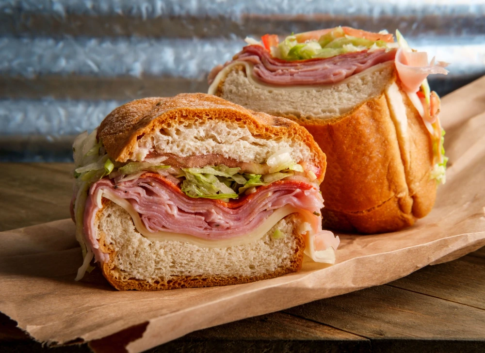 Chế độ ăn uống của bạn đóng một vai trò quan trọng trong việc hỗ trợ tăng trưởng cơ bắp. Ảnh: Shutterstock