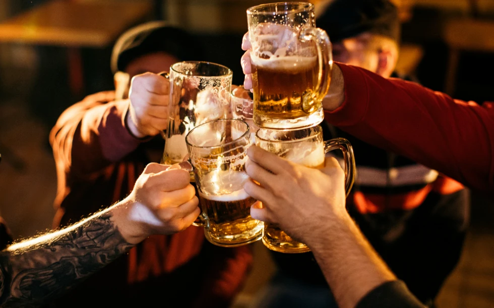 Tác hại của việc uống bia thường xuyên