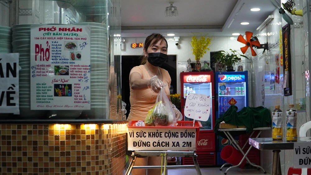 dung-rong-roc-ban-pho-tranh-covid19