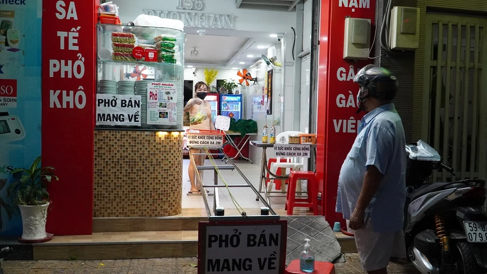 dung-rong-roc-ban-pho-tranh-covid19