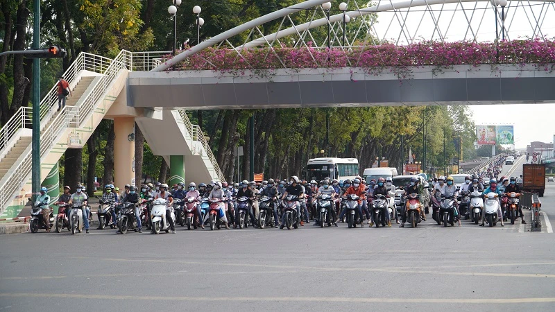 gian-cach-xa-hoi-tphhcm