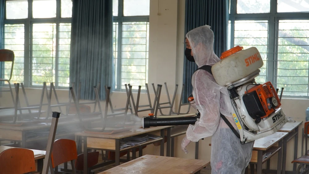 hoc-sinh-tro-lai-truong