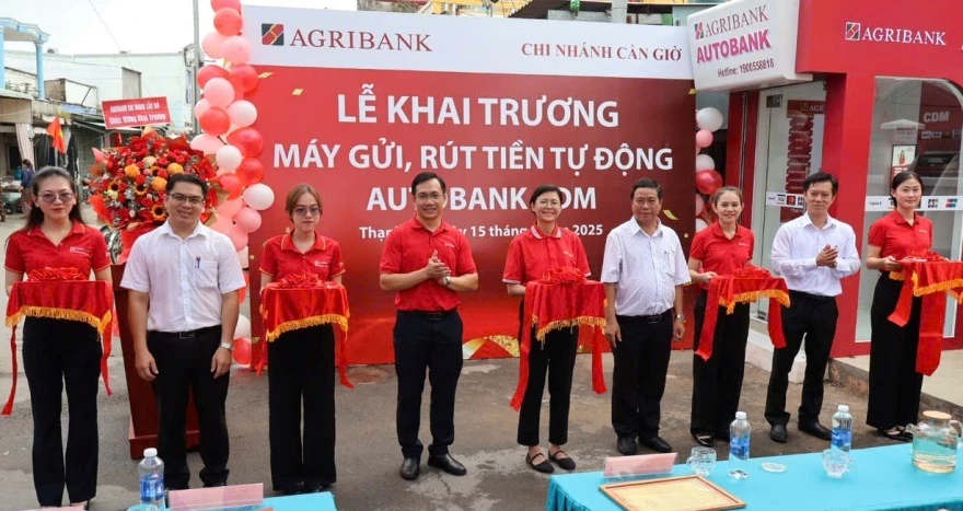 Agribank mang dịch vụ ngân hàng hiện đại thắp sáng hy vọng phát triển tại xã đảo Thạnh An