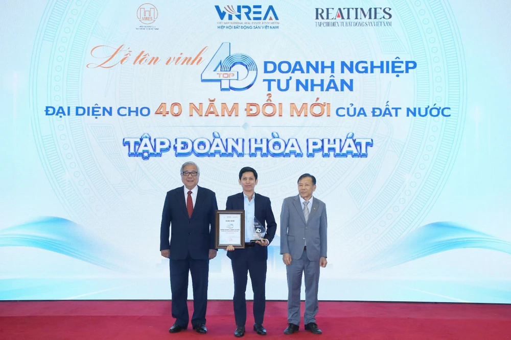 Tập đoàn Hòa Phát được vinh danh trong Top doanh nghiệp tư nhân tiêu biểu 40 năm Đổi mới.