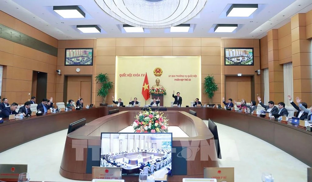 Uỷ ban Thường vụ QH biểu quyết cho phép sử dụng phương tiện, thiết bị kỹ thuật nghiệp vụ để phát hiện vi phạm hành chính trong lĩnh vực thủy sản. Ảnh: TTXVN