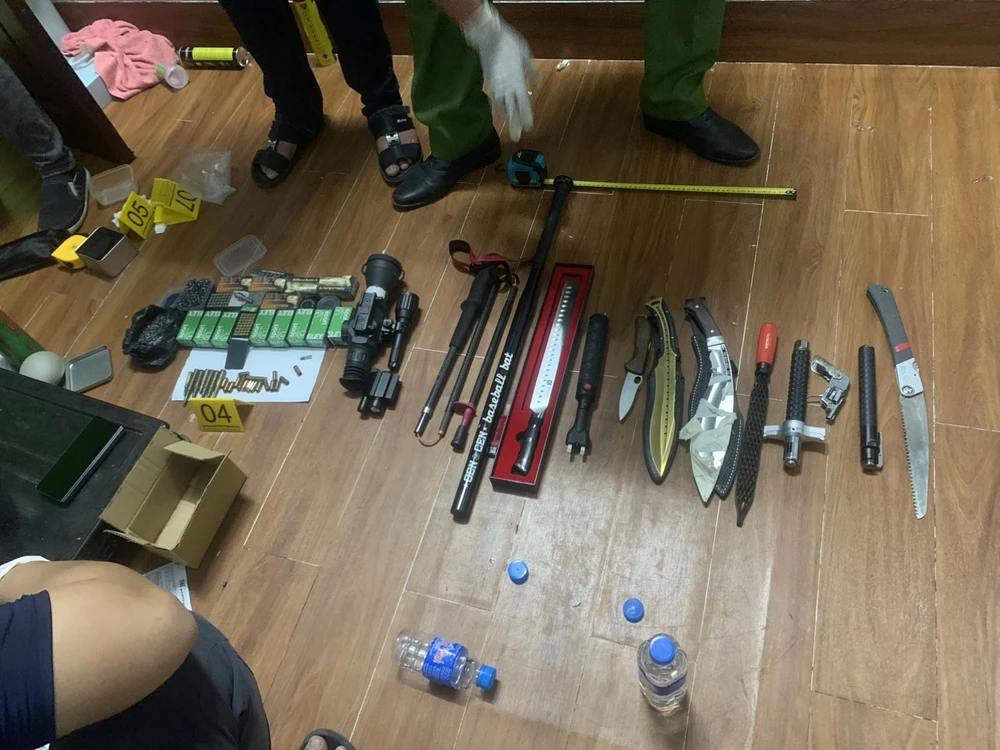 Tội phạm ma tuý sẵn sàng sử dụng vũ khí nóng để chống trả lại lực lượng chức năng khi bị phát hiện, bắt giữ. Ảnh: CACC Tội phạm ma tuý sẵn sàng sử dụng vũ khí nóng để chống trả lại lực lượng chức năng khi bị phát hiện, bắt giữ. Ảnh: CACC