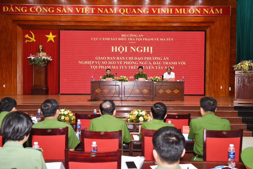 Trung tướng Nguyễn Duy Ngọc, Ủy viên Trung ương Đảng, Thứ trưởng Bộ Công an chủ trì Hội nghị giao ban Ban Chỉ đạo Phương án nghiệp vụ số 3633. Ảnh: CACC Trung tướng Nguyễn Duy Ngọc, Ủy viên Trung ương Đảng, Thứ trưởng Bộ Công an chủ trì Hội nghị giao ban Ban Chỉ đạo Phương án nghiệp vụ số 3633. Ảnh: CACC