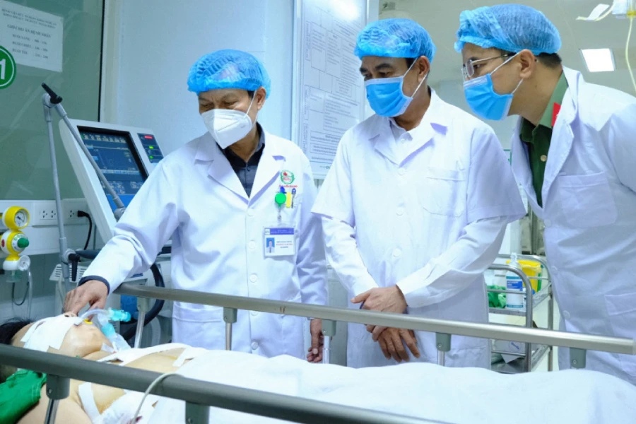 Khởi tố kẻ dùng kéo tấn công thượng úy công an