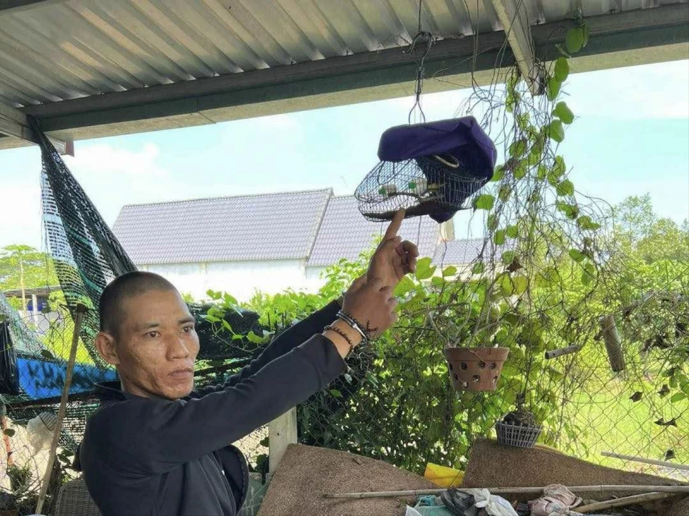 Nhóm cướp tấn công lấy xe máy và lồng chim ở Củ Chi