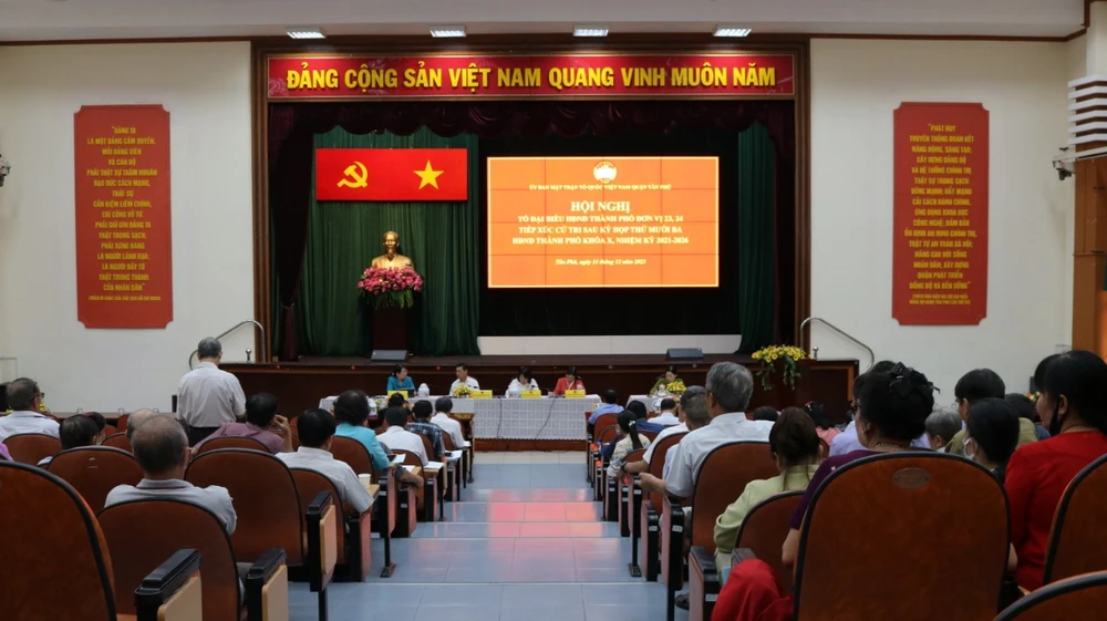 Cử tri quận Tân Phú kiến nghị xử lý dứt điểm bất cập tại các chung cư