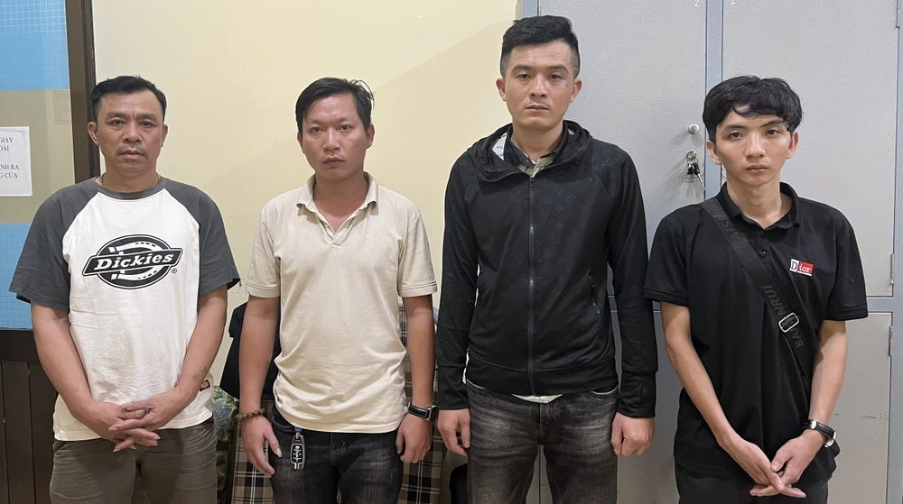 Bình Phước: Cô gái trẻ bị bán vào quán cà phê 'chiều khách'