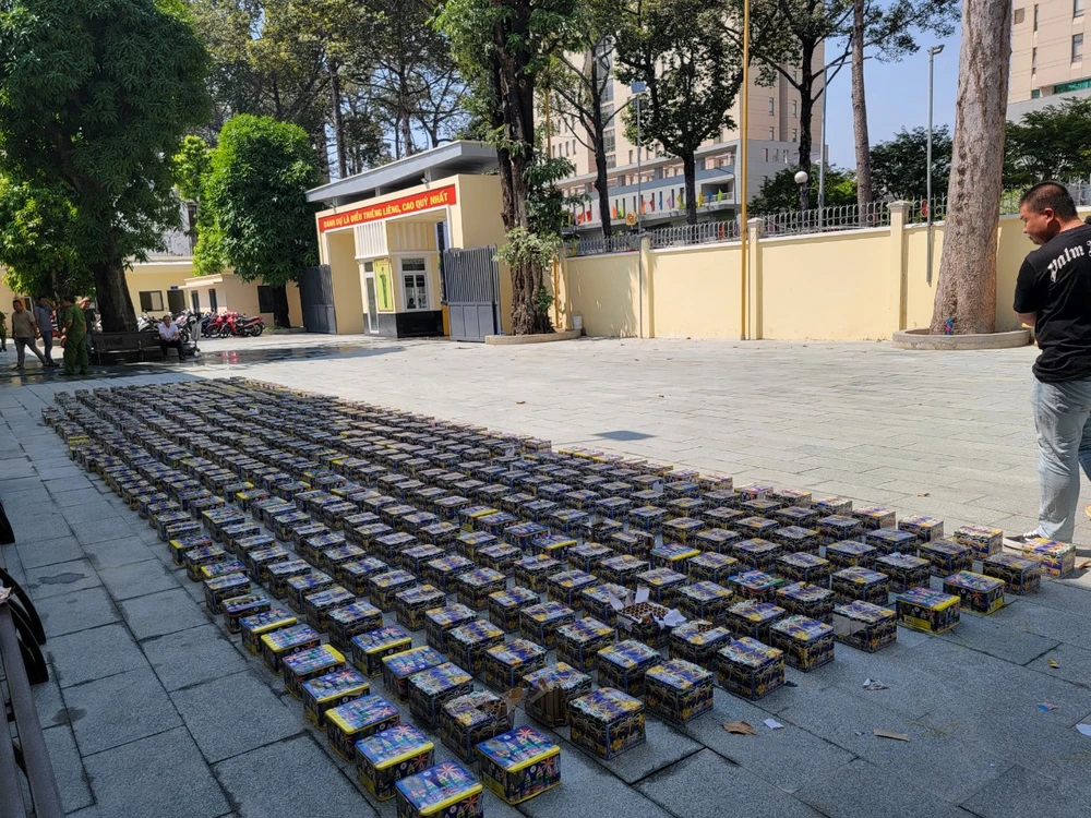 Hình sự TP.HCM triệt phá đường dây pháo nổ quy mô 'khủng'