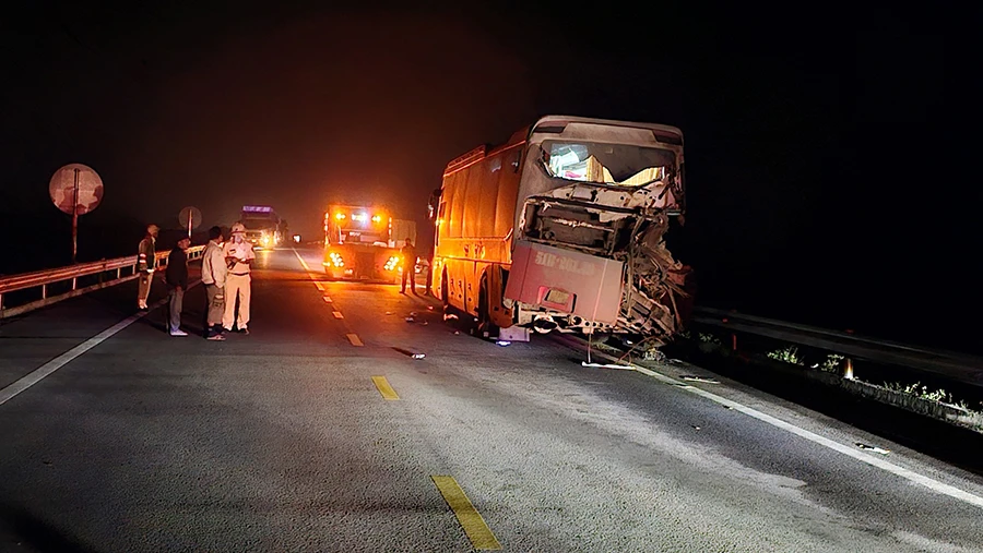 Cao tốc Cam Lộ - La Sơn liên tiếp xảy ra tai nạn