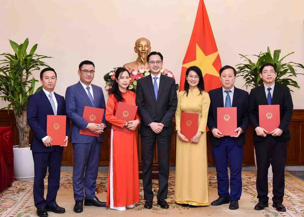 Bộ Ngoại giao bổ nhiệm 5 quyền Cục trưởng, Phó Vụ trưởng