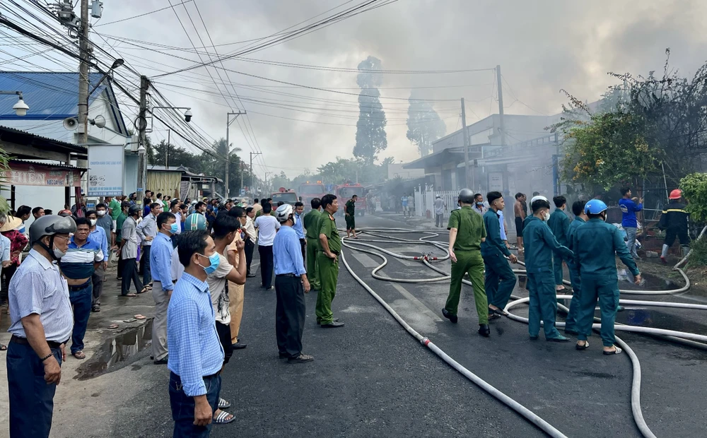Lửa thiêu rụi 4 căn nhà ở An Giang ngày cá tháng 4