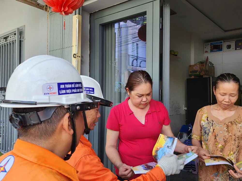 Điện lực TP.HCM tuyên truyền đảm bảo an toàn điện sau công tơ