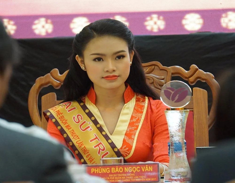 Người đẹp Phùng Bảo Ngọc Vân được chọn làm Đại sứ truyền thông cho lễ hội cà phê Buôn Ma Thuột 