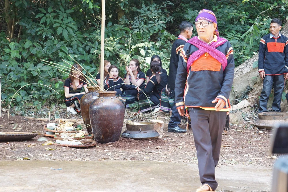 Xem phục dựng lễ nhưng chỉ thấy… mông nghệ nhân ảnh 2