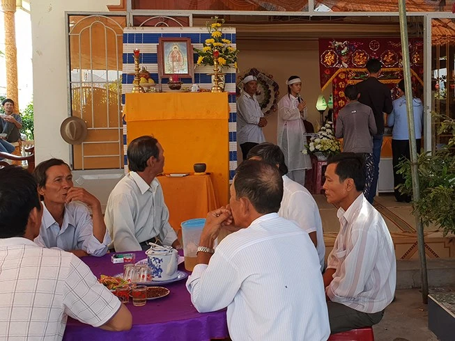 Ai chịu trách nhiệm khi người dân 'tự tử' tại trụ sở công an? ảnh 1