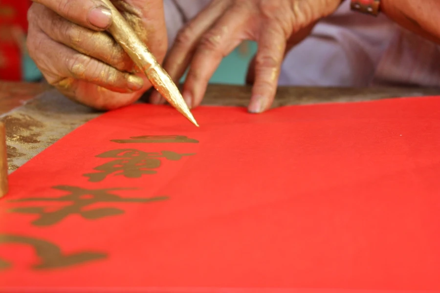 Ông đồ hơn 50 năm ‘bán chữ’: "Nhiều người xin điều ước cho năm mới!" ảnh 5 Ông đồ hơn 50 năm ‘bán chữ’: "Nhiều người xin điều ước cho năm mới!" ảnh 5