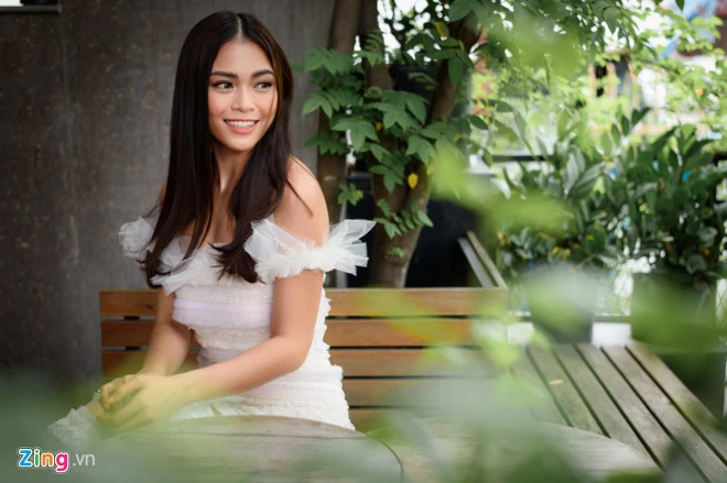 Mau Thuy lan dau ke ve nguoi me ban hang rong tren via he hinh anh 1