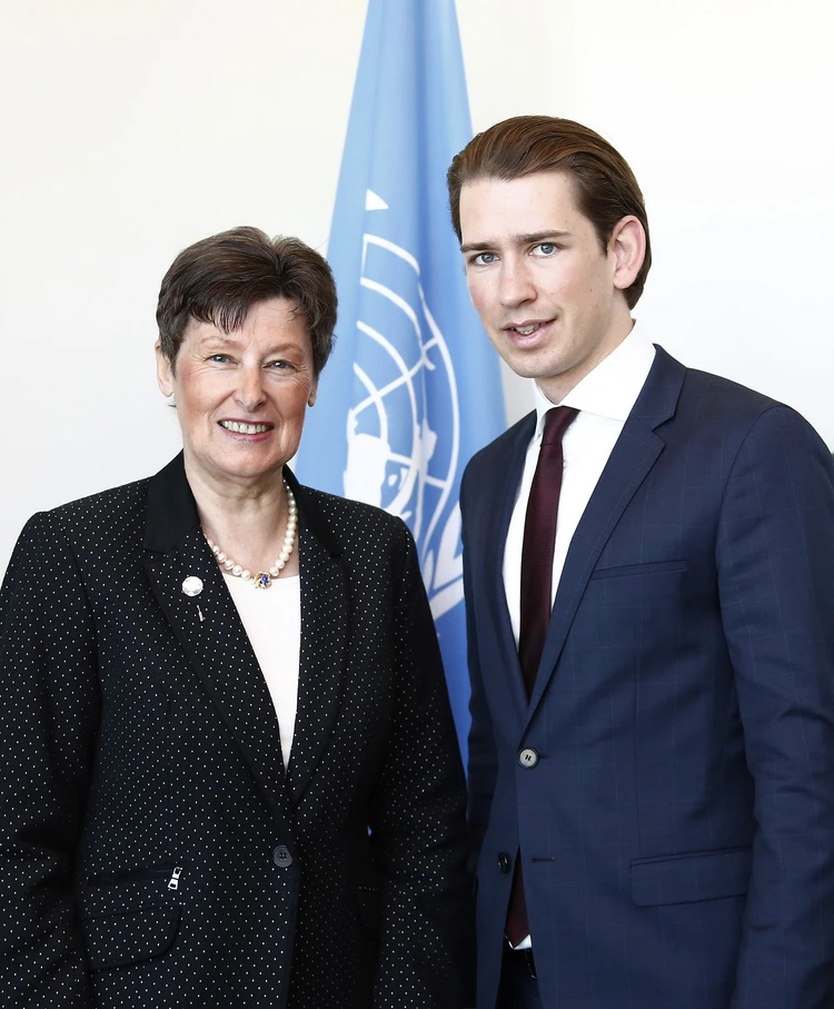 Vẻ đẹp 'hút hồn' của ngoại trưởng trẻ nhất châu Âu ảnh 5