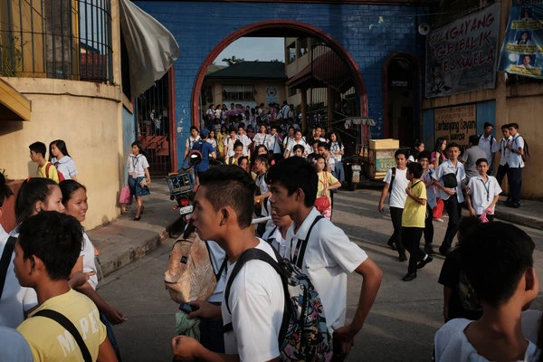 Người dân Philippines phản đối học 12 năm phổ thông ảnh 1