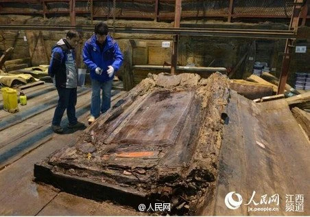 Phát hiện hàng trăm 'bánh vàng' trong mộ cổ hoàng đế bị truất ngôi ảnh 7