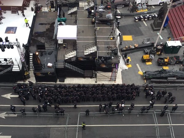 Triệu người dân đến New York đón giao thừa bất chấp lo ngại an ninh ảnh 2