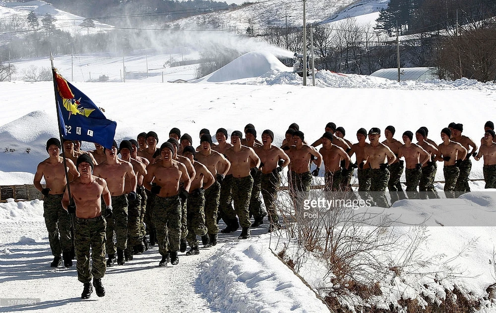 lính Hàn Quốc tập luyện