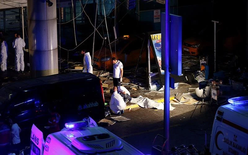 hiện trường đánh bom sân bay ở Thổ Nhĩ Kỳ