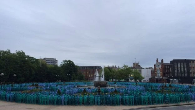 hơn 3.000 người khỏa thân vì nghệ thuật ở Anh