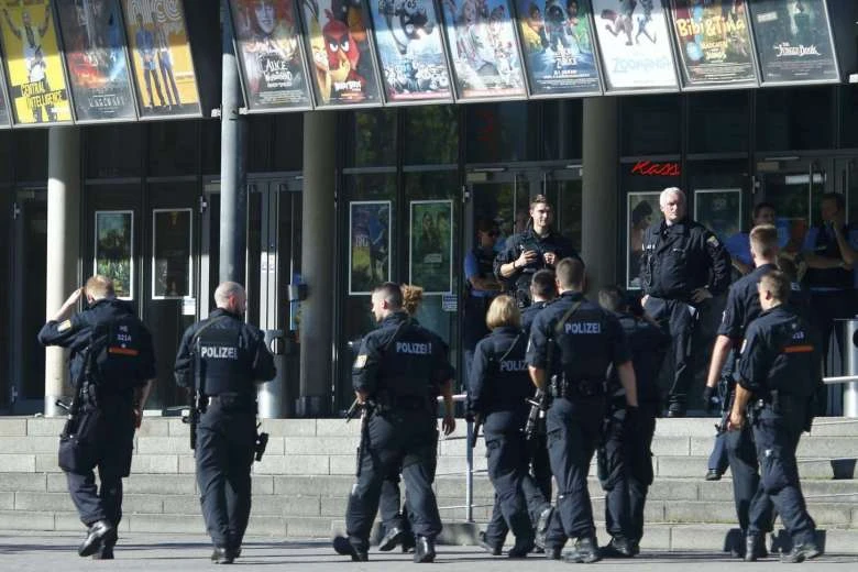 nổ súng phòng khám Berlin