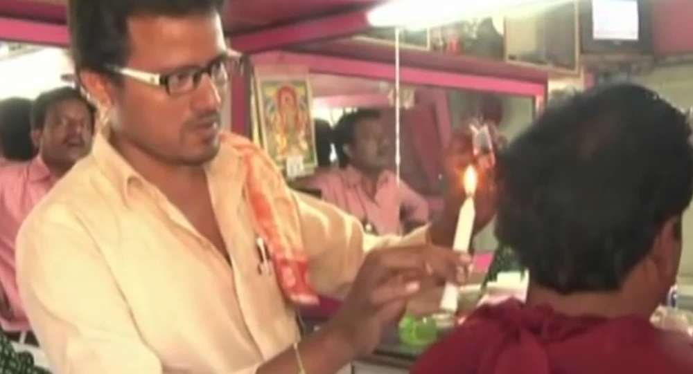 dùng nến cắt tóc tại Ấn Độ