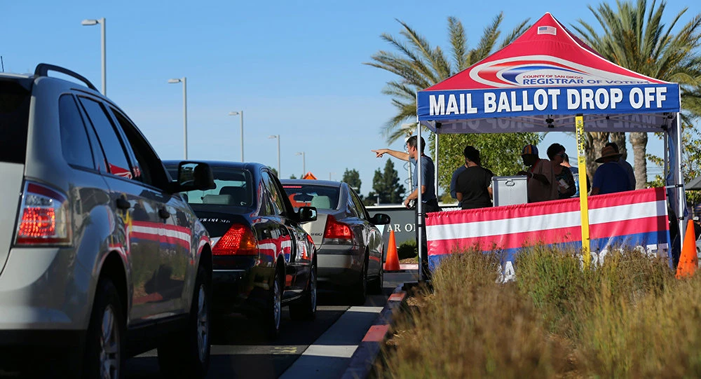 Dân Mỹ xếp hàng bỏ phiếu