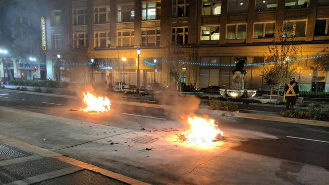 biểu tình phản đối trump