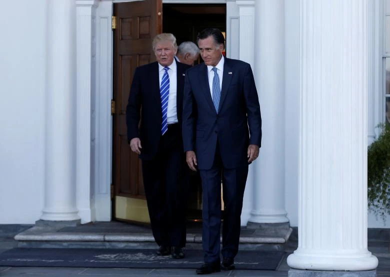 Tổng thống đắc cử Donald Trump và ông Mitt Romney
