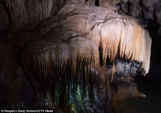 49 hố sụt ở Trung Quốc