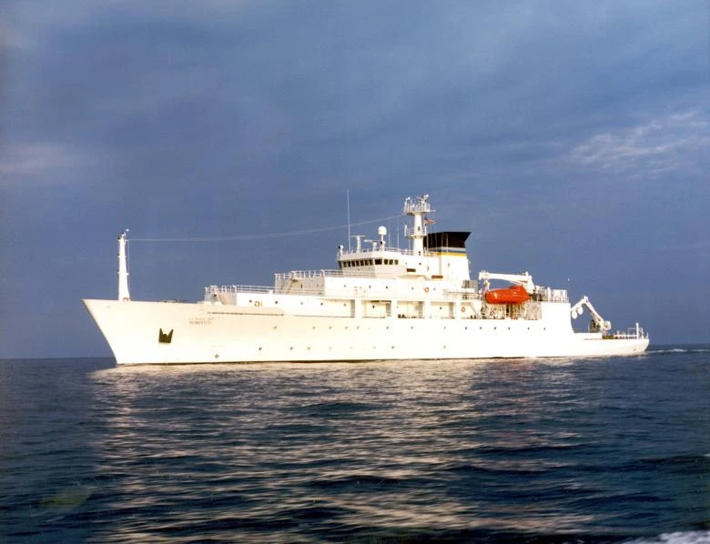 Tàu USNS Bowditch của Mỹ